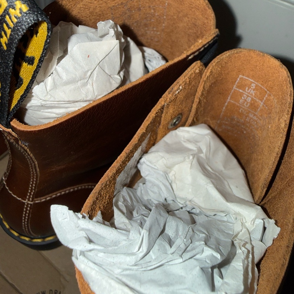 Brand New Dr. Martens Leona Orleans Butterscotch Leather Heeled Boots - Picture 4 of 9